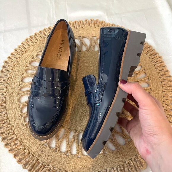 NWOT Vionic Cheryl Penny Loafers Navy Patent Leather Size 6 - Picture 2 of 9